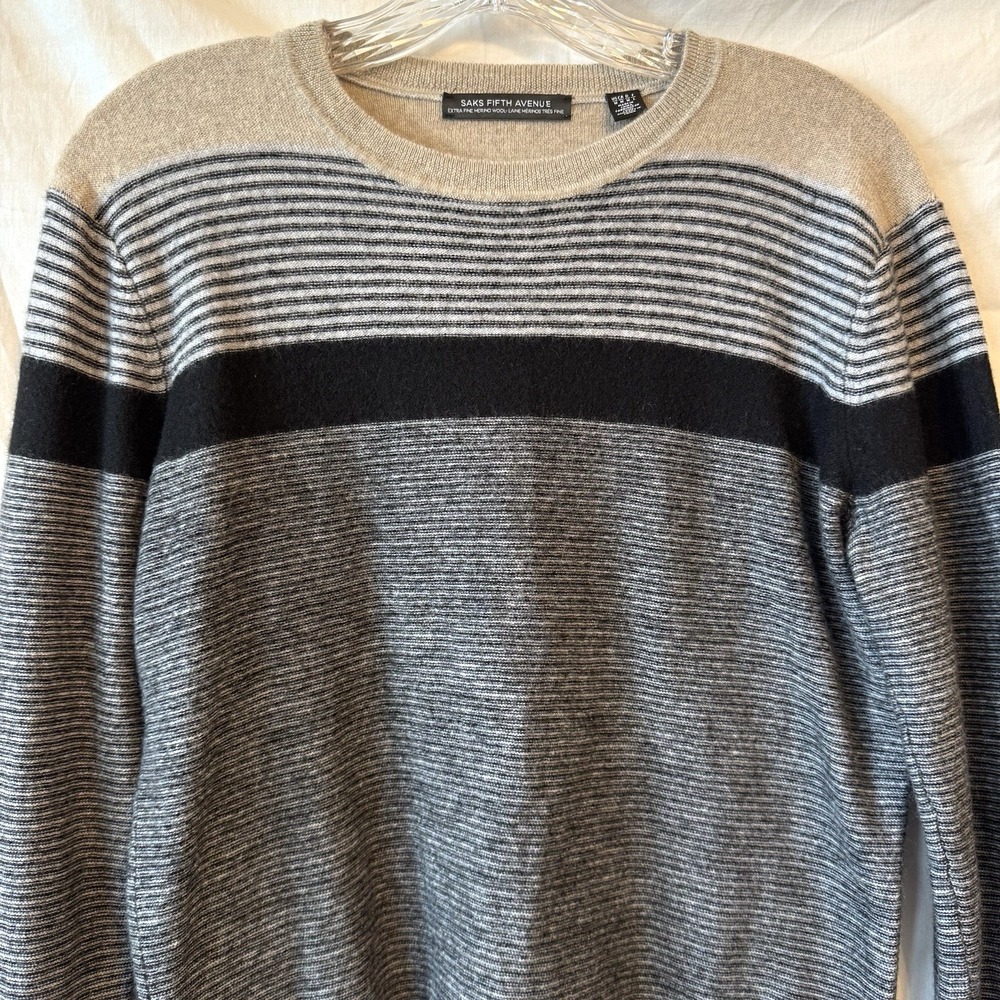 Saks Fifth Striped Gray Tan Sweater Extra Fine Merino Wool Pullover Crewneck Med - Picture 2 of 9